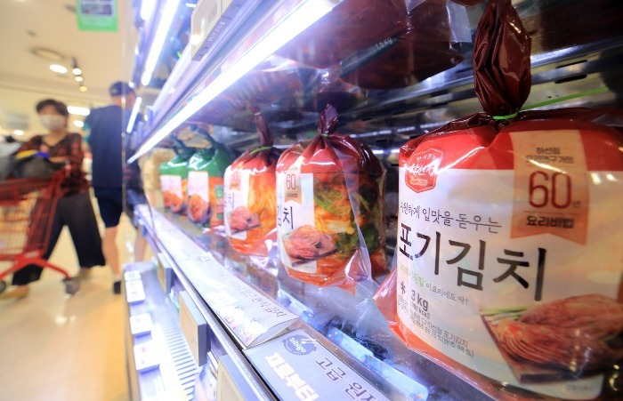 Packaged　kimchi　for　sale　at　a　major　retailer　in　Seoul 