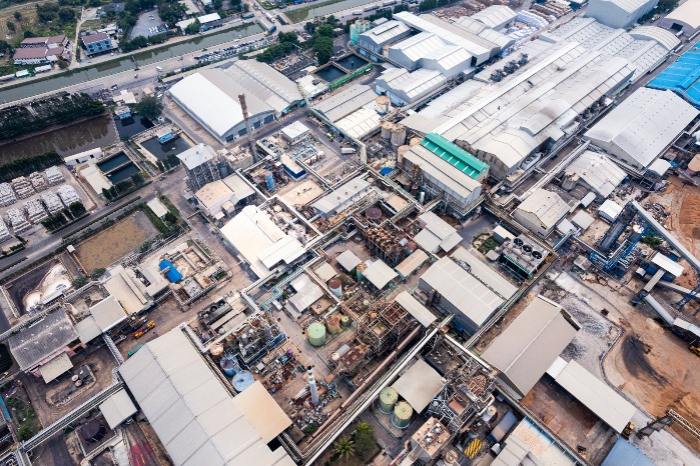 Aerial　view　of　a　gas　plant　(Courtesy　of　Getty　Images)