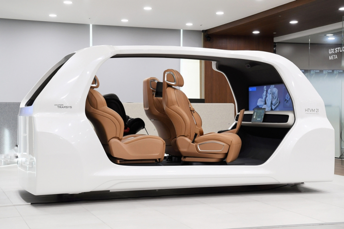 Hyundai's PBV test car for airport passenger pickups