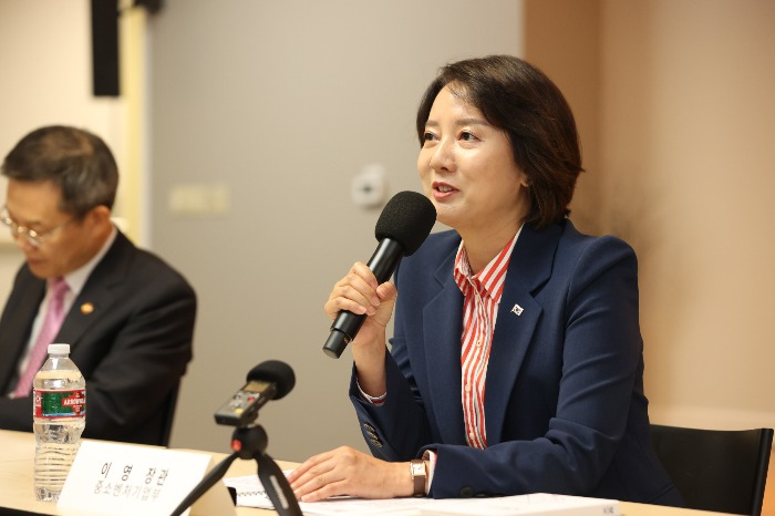South　Korean　Minister　of　SMEs　and　Startups　Lee　Young