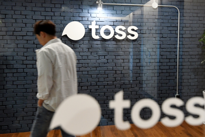 Toss,　a　fintech　platform　operated　by　a　South　Korean　unicorn　startup　Viva　Republica