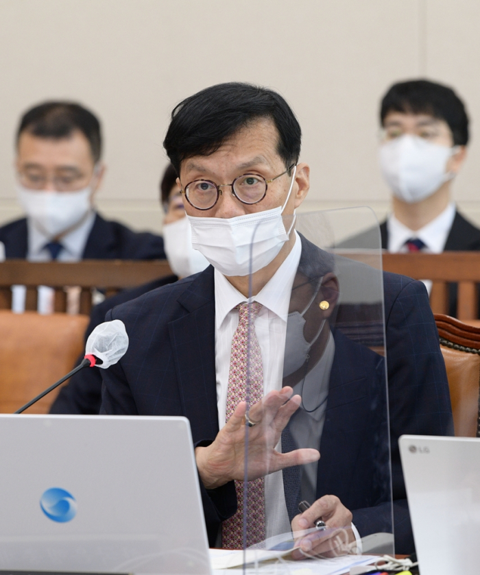 BOK　Governor　Rhee　Chang-yong　speaks　to　lawmakers　on　Sept.　26,　2022