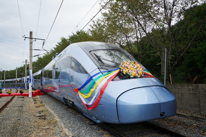 Hyundai　Rotem's　EMU-320,　Korea's　fastest　bullet　train