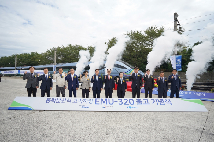 Hyundai Rotem executives celebrate the rollout of the EMU-320