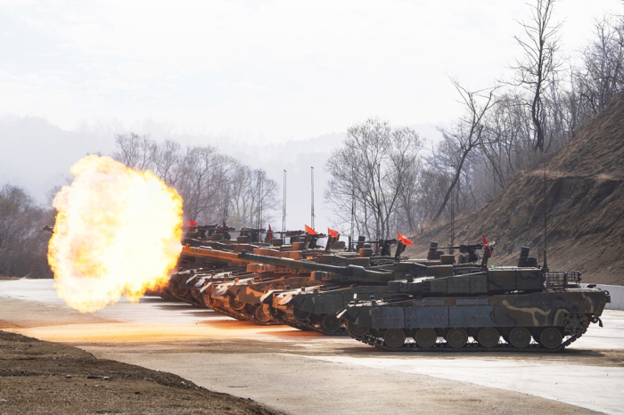 Hyundai　Rotem's　K2　tanks　conduct　a　field　test