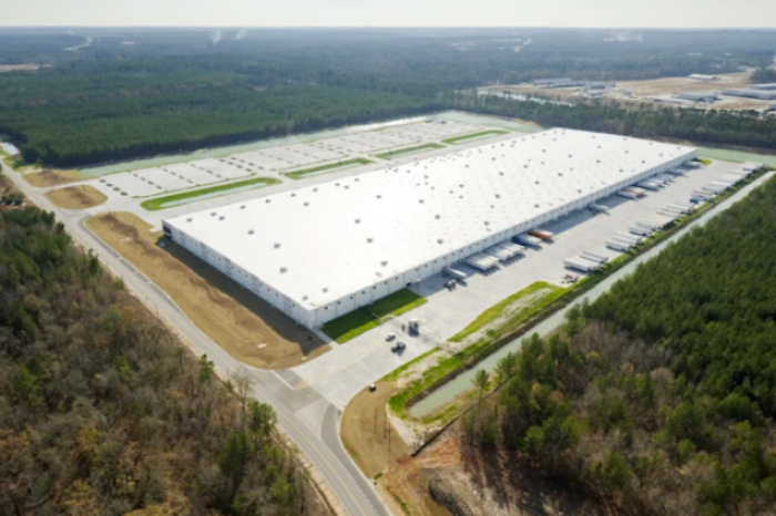 A　Dallas,　Texas-based　logistics　center　owned　by　a　Tiger　Alternative　Investors-Ocean　West　Capital　consortium　(Courtesy　of　Ocean　West　Capital)