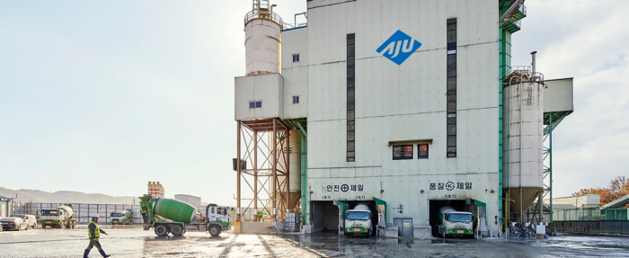 Aju　Corp.’s　ready-mixed　concrete　plant　in　South　Korea　(Courtesy　of　Aju)