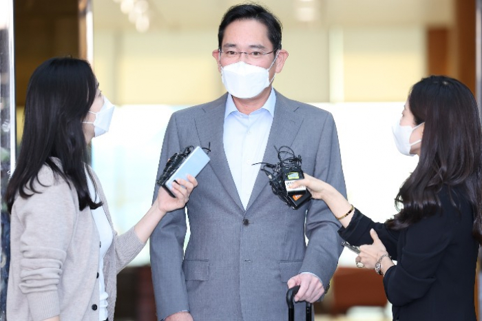 Samsung　Electronics　Vice　Chairman　Jay　Y.　Lee　arrives　at　Seoul　Gimpo　Business　Aviation　Center　after　his　business　trip　on　Sept.　21,　2022　(Courtesy　of　Yonhap　News)