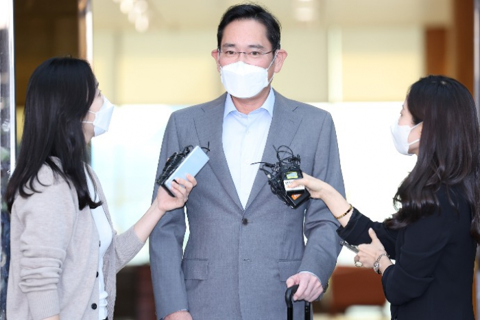 Samsung Electronics Vice Chairman Jay Y. Lee arrives at Seoul Gimpo Business Aviation Center after his business trip on Sept. 21, 2022 (Courtesy of Yonhap News)