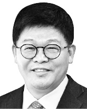Korea　Economic　Daily　editorial　writer　and　director　of　AI　Economy　InstituteHyun　Sil　Ahn