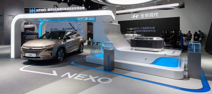 Hyundai's　NEXO　SUV　at　Auto　Shanghai　2021