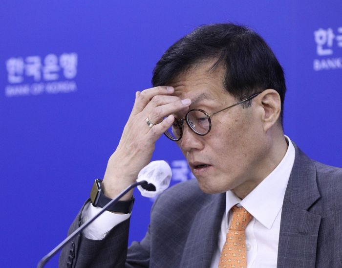 Bank　of　Korea　Governor　Rhee　Chang-yong　at　a　press　conference　on　Oct.　12,　2022,　when　the　central　bank　delivers　its　second　50-bp　interest　rate　hike　(Courtesy　of　News1)