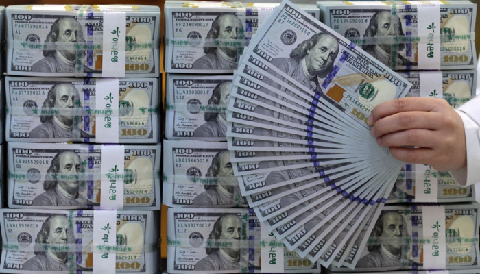 Bundles of 0 bills at South Korea's Hana Bank's headquarters in central Seoul (Courtesy of Yonhap)