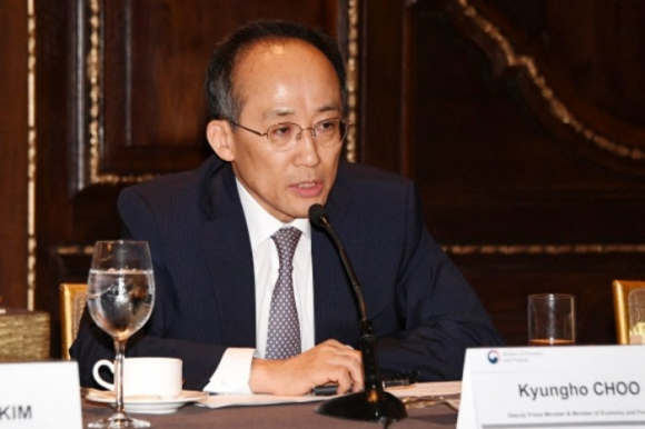 Korean　Finance　Minister　Choo　Kyung-ho　at　a　conference　of　the　Korean　economy　in　New　York　on　Oct.　11,　2022　(Courtesy　of　MInistry　of　Economy　and　Finance)
