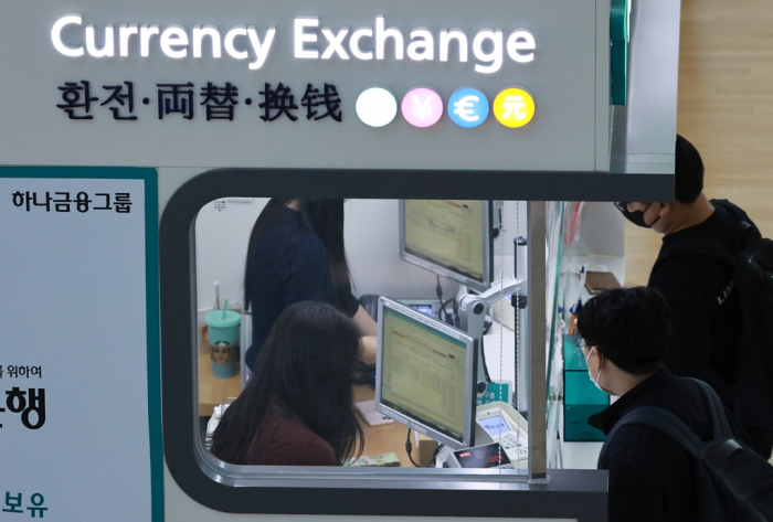 Foreign　exchange　counter　at　Incheon　International　Airport,　South　Korea’s　hub　airport　(Courtesy　of　Yonhap)