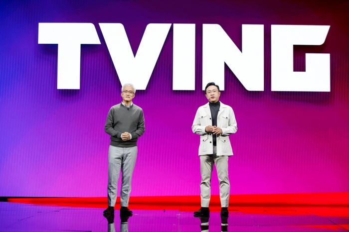 TVing Co-CEOs Jay Yang (left) and Rhee Myung-han at a media session