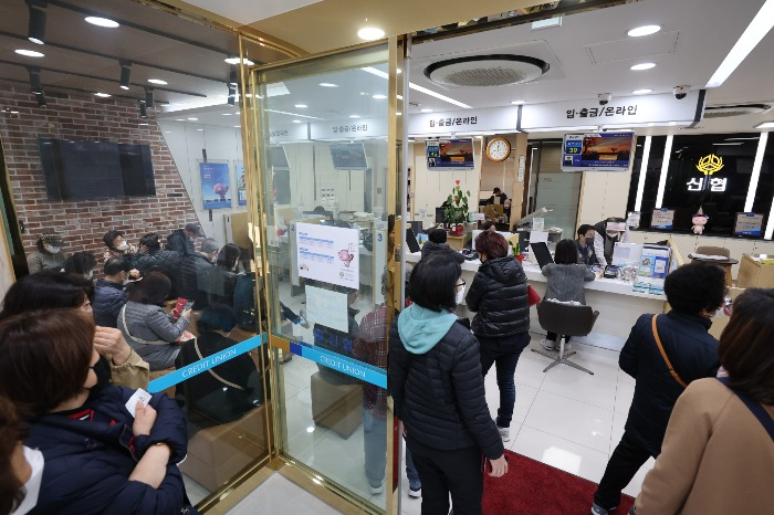 Analysts expect the Bank of Korea to continue raising its benchmark interest rate