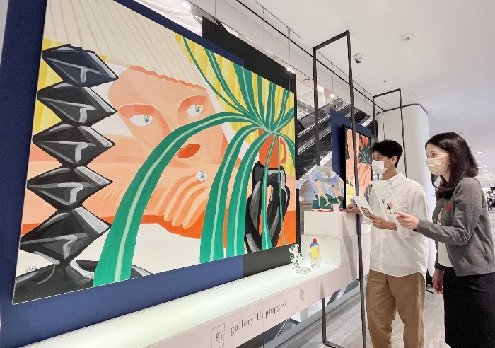 Department stores host exhibitions to lure in those in their 30s and 40s (Courtesy of Galleria Department Store)