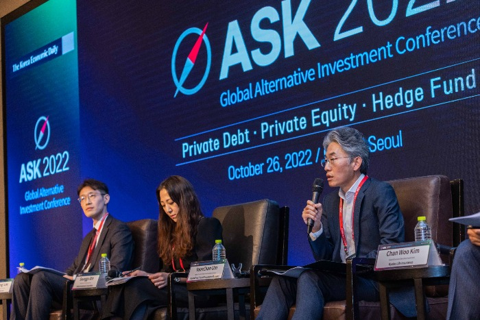 Um　Yoon-Chan,　Korea　Post's　insurance　bureau　alternative　investment　deputy　director,　speaks　at　LP　session　on　private　equity　and　debt　during　ASK　2022