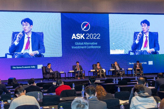 Jang　Kyung-hwan,　National　Pension　Service's　American　real　estate　head,　talks　at　the　LP　session　on　real　estate　in　ASK　2022