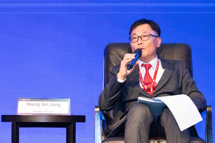 Jeong　Young-sin,　Teachers'　Pension　alternative　investment　head,　talks　at　the　LP　session　on　real　estate　in　ASK　2022
