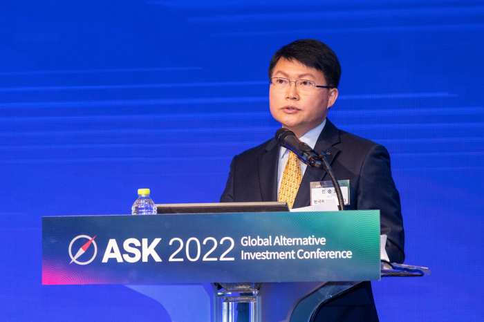Jin Seoungho, CEO of Korea Investment Corporation, gives a keynote speech at ASK 2022