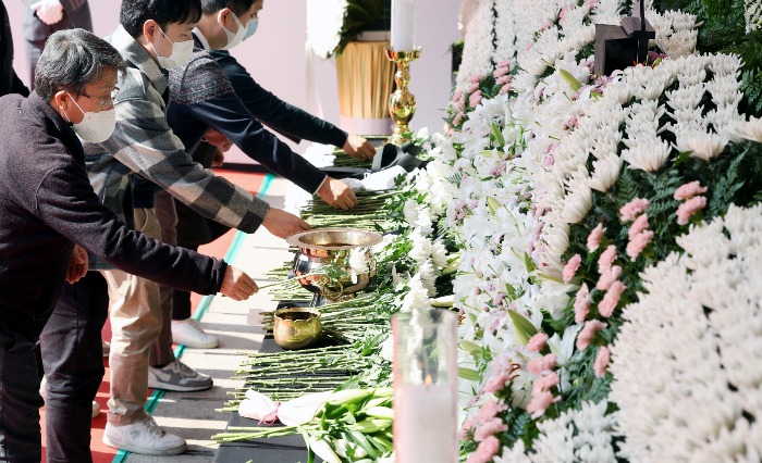South Koreans pay visits to a memorial altar for all who died in the deadly crowd crush during Halloween celebrations Oct. 29 in Itaewon
