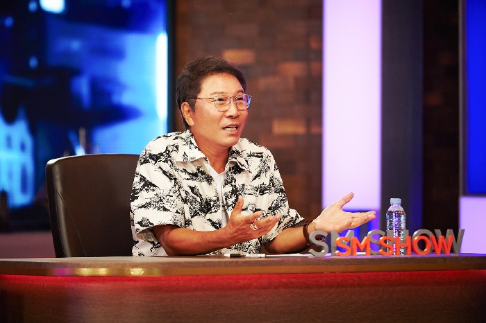 Founder　and　chief　producer　of　SM　Entertainment　Lee　Soo-man　(Courtesy　of　SM　Entertainment)