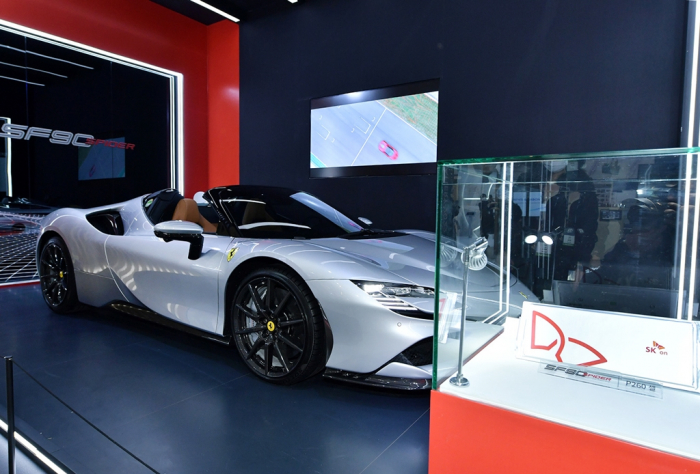 SK　On　showcases　the　Ferrari　SF90　Spider,　the　Italian　luxury　sports　carmaker’s　first　plug-in　hybrid　model　equipped　with　SK　On　cells　at　a　battery　industry　expo　in　Seoul　in　March　2022　(Courtesy　of　SK　On)