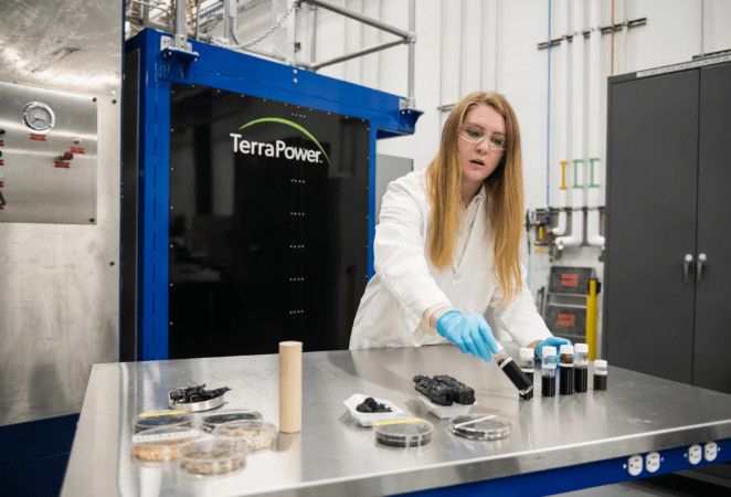 TerraPower,　a　US　venture　founded　by　billionaire　Bill　Gates,　designs　and　develops　small　modular　reactors