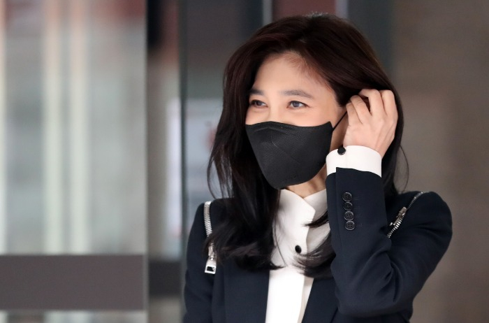 Head　of　Shilla　Hotel　Lee　Boo-jin　photographed　on　her　way　to　a　general　meeting　of　shareholders　on　March　17,　2022