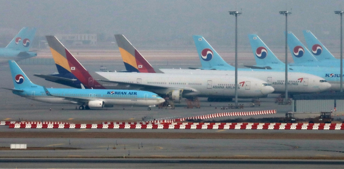 Korean Air and Asiana Airlines aircraft at Incheon International Airport (Courtesy of News1)