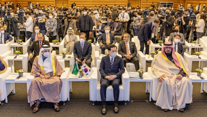 Business　leaders　from　Saudi　Arabia　and　South　Korea　hold　talks　on　various　business　projects