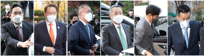 South　Korea's　business　leaders,　including　Samsung's　Jay　Y.　Lee　(from　left),　SK's　Chey　Tae-won　and　Hyundai's　Chung　Euisun,　arrive　to　meet　with　Saudi　Crown　Prince　Mohammed　bin　Salman