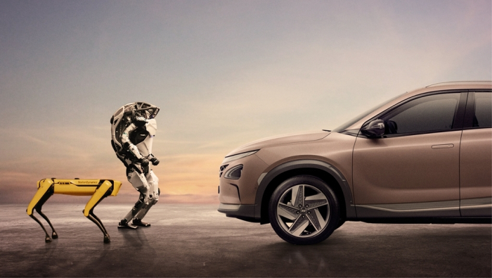 Dog-like robot Spot (left), humanoid robot Atlas and Hyundai's NEXO hydrogen fuel cell car