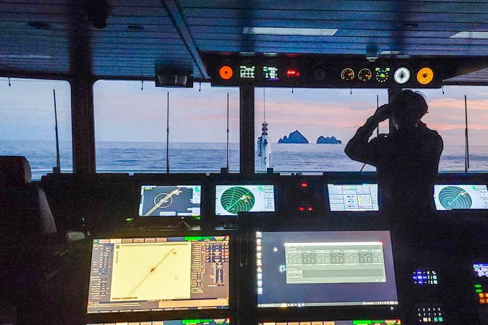 Segyero　navigates　the　Dokdo　Islands　in　late　November,　2022　(Courtesy　of　Samsung　Heavy　Industries)