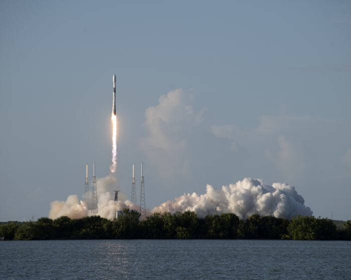 A　SpaceX　Falcon　9　rocket　launches　the　Korea　Pathfinder　Lunar　Orbiter　(KPLO)　from　Complex　40　from　the　Cape　Canaveral　Space　Force　Station,　Florida　on　Aug.　4,　2022　(Courtesy　of　UPI,　Yonhap)