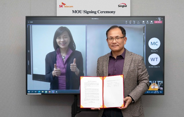 SK　Telecom　and　Singapore's　telecom　provider　Singtel　Group　signed　a　MOU　on　joint　business　operations　in　the　metaverse.　(Courtesy　of　SK　Telecom)