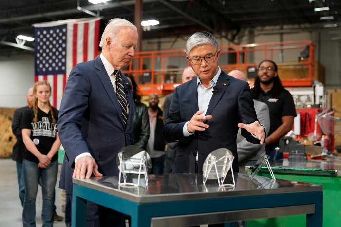 US President Joe Biden and SK Siltron CSS CEO Jianwei Dong