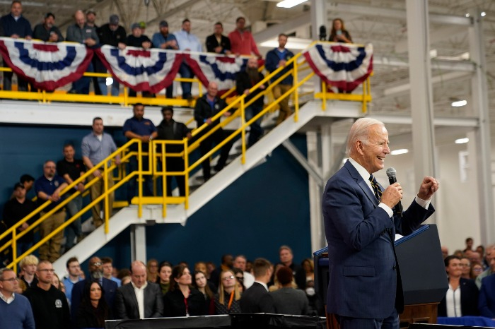 US　President　Joe　Biden　speaks　at　SK　Siltron　CSS'　plant　in　Bay　City,　Michigan　on　Nov.　29