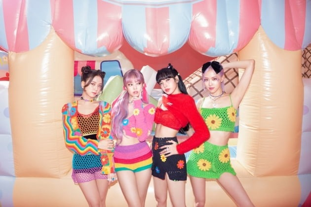 Blackpink　in　'Ice　Cream'　music　video