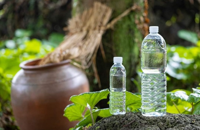 South　Korea's　No.1　bottled　mineral　water　brand　Jeju　Samdasoo