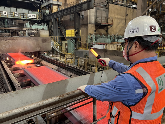 POSCO’s　slab　production　at　Pohang　Steel　Works