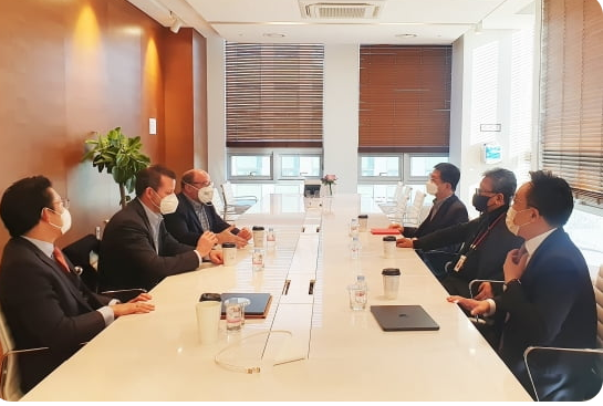 Canada's OmniaBio executives visiting Medipost CDMO facilities