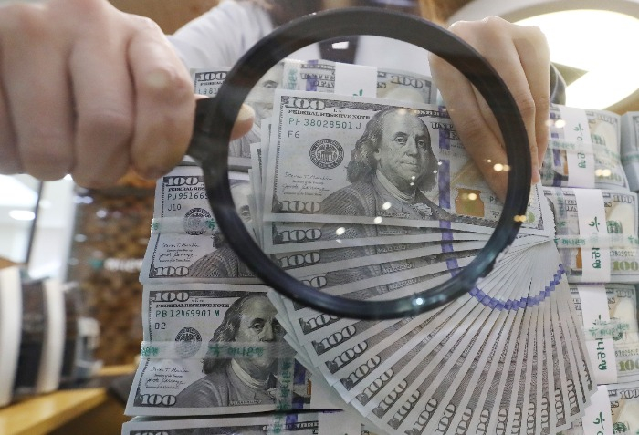 Korea's foreign exchange reserves last month see first rise in 4 months