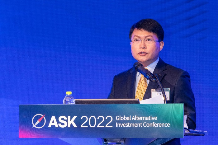 KIC's　chief　executive　Jin　Seoungho　spekas　at　The　Korea　Economic　Daily's　ASK　2022　in　October,　the　biannual　conference　for　alternative　investment