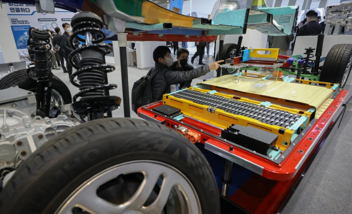 POSCO　Chemical’s　EV　battery　pack　displayed　at　a　battery　fair　in　Seoul　on　March　17,　2022　(Courtesy　of　News1)