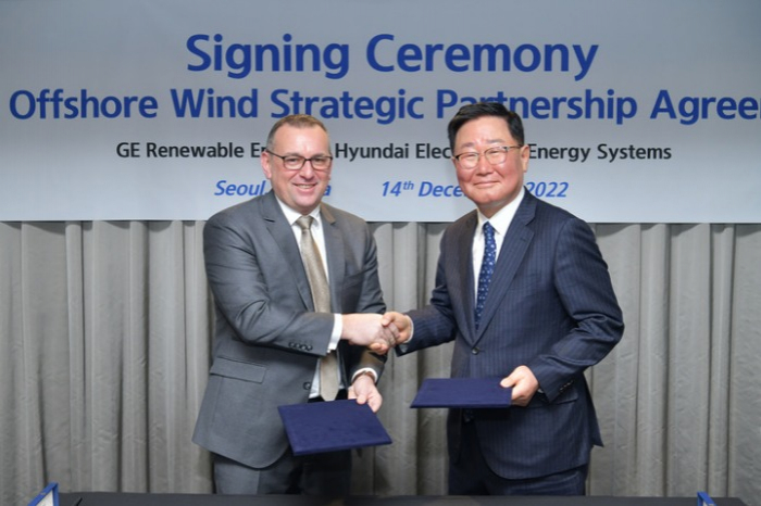 GE Renewable Energy Offshore Wind CCO Fabrice Kermogant(left) and Hyundai Electric President Cho Seok