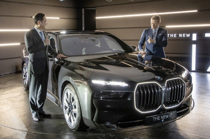 Samsung　Electronics　Chairman　Jay　Y.　Lee　met　with　the　Chairman　of　the　Management　Board　of　BMW　Group　Oliver　Zipse　on　Dec.　17 