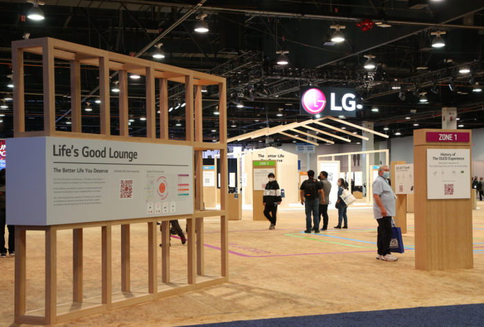 LG　Electronics'　booth　at　CES　2022